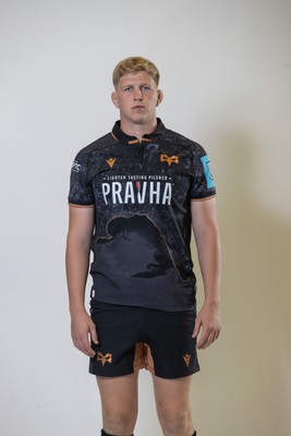 010925 - Ospreys Rugby Squad Portraits - Will Greatbanks