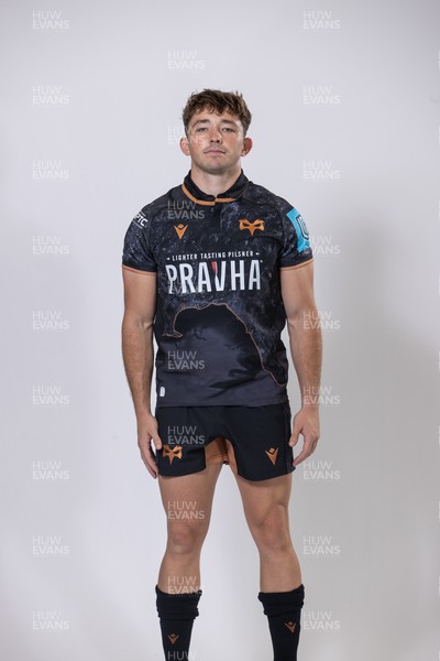 010925 - Ospreys Rugby Squad Portraits - Dan Edwards