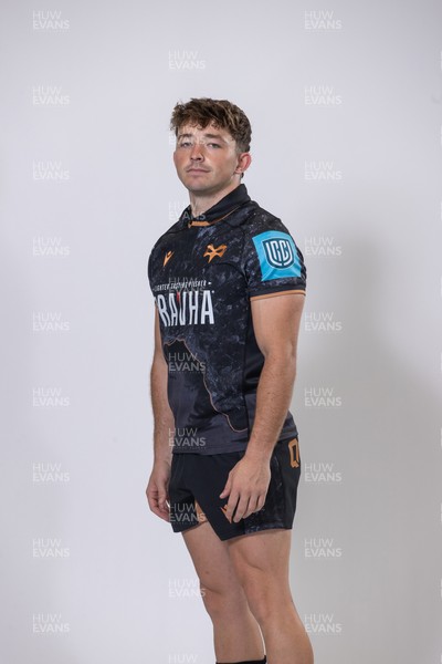 010925 - Ospreys Rugby Squad Portraits - Dan Edwards