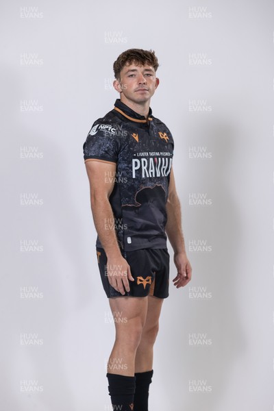 010925 - Ospreys Rugby Squad Portraits - Dan Edwards