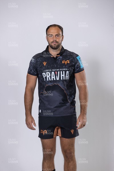 010925 - Ospreys Rugby Squad Portraits - Evardi Boshoff