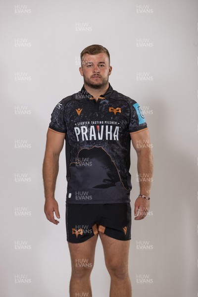 010925 - Ospreys Rugby Squad Portraits - Harri Deaves