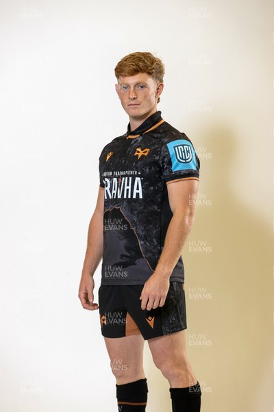 010925 - Ospreys Rugby Squad Portraits - Harri Houston