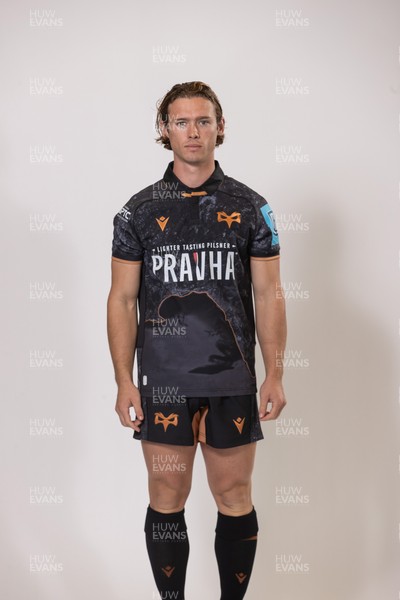 010925 - Ospreys Rugby Squad Portraits - Harri Williams