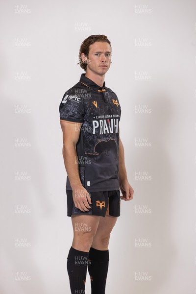 010925 - Ospreys Rugby Squad Portraits - Harri Williams