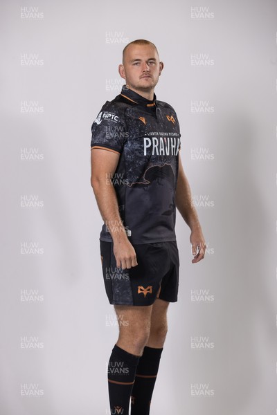 010925 - Ospreys Rugby Squad Portraits - Huw Sutton