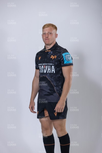 010925 - Ospreys Rugby Squad Portraits - Iestyn Hopkins