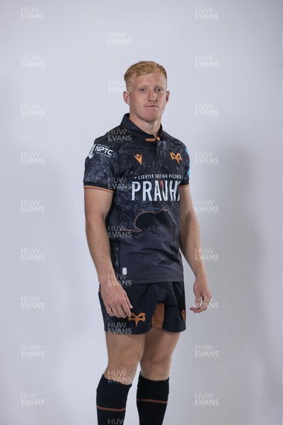 010925 - Ospreys Rugby Squad Portraits - Iestyn Hopkins