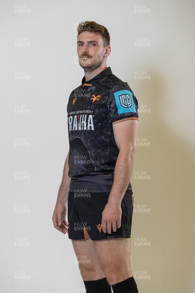 010925 - Ospreys Rugby Squad Portraits - James Ratti