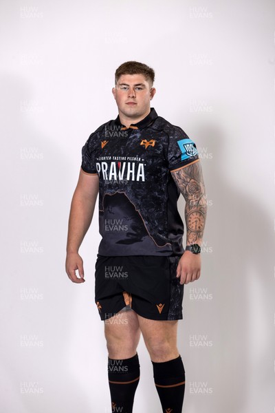 010925 - Ospreys Rugby Squad Portraits - Kian Hire