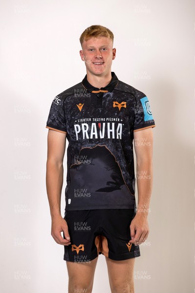 010925 - Ospreys Rugby Squad Portraits - Lewis Edwards