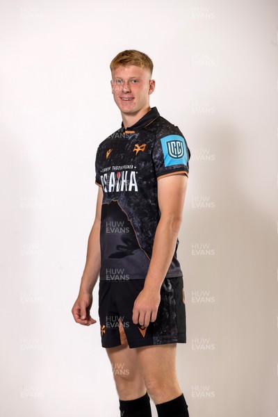 010925 - Ospreys Rugby Squad Portraits - Lewis Edwards