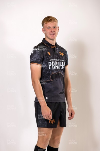 010925 - Ospreys Rugby Squad Portraits - Lewis Edwards