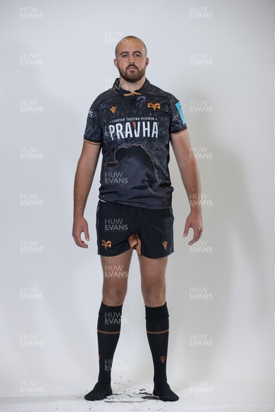 010925 - Ospreys Rugby Squad Portraits - Lewis Jones