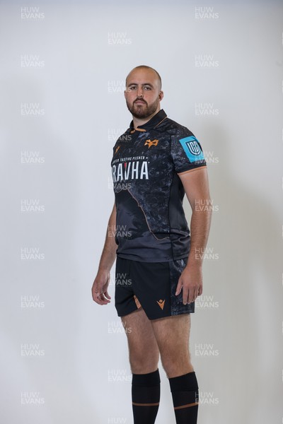 010925 - Ospreys Rugby Squad Portraits - Lewis Jones