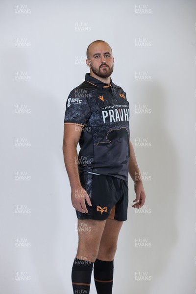 010925 - Ospreys Rugby Squad Portraits - Lewis Jones