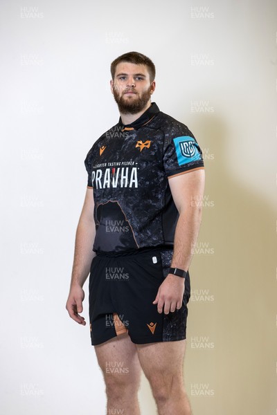 010925 - Ospreys Rugby Squad Portraits - Liam Edwards