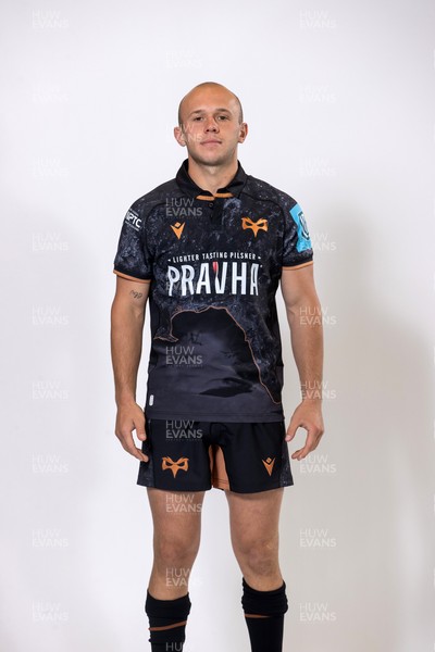 010925 - Ospreys Rugby Squad Portraits - Luke Davies