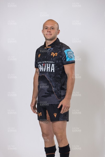 010925 - Ospreys Rugby Squad Portraits - Luke Davies