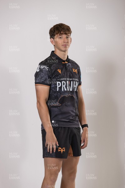 010925 - Ospreys Rugby Squad Portraits - Owen Erasmus