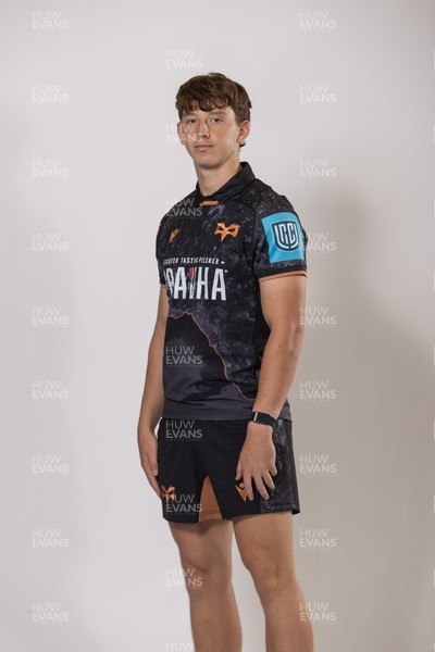 010925 - Ospreys Rugby Squad Portraits - Owen Erasmus