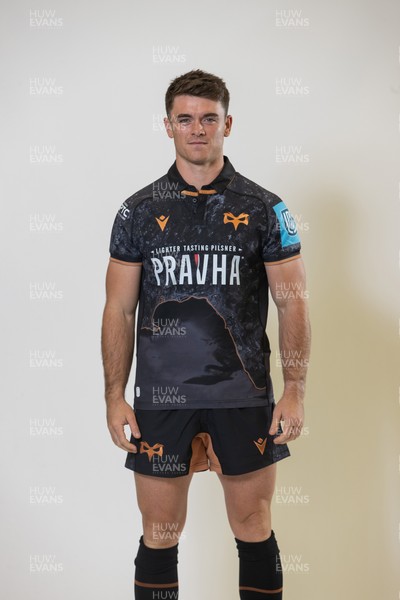 010925 - Ospreys Rugby Squad Portraits - Reuben Morgan-Williams