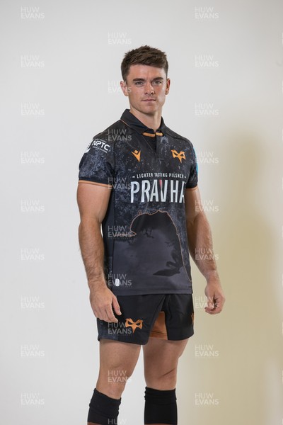 010925 - Ospreys Rugby Squad Portraits - Reuben Morgan-Williams