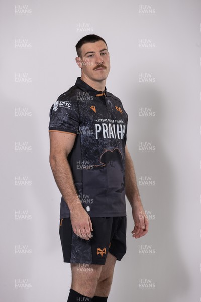 010925 - Ospreys Rugby Squad Portraits - Ryan Smith