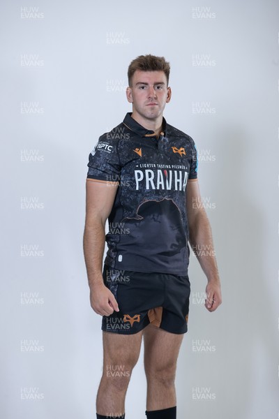 010925 - Ospreys Rugby Squad Portraits - Tom Florence
