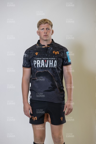 010925 - Ospreys Rugby Squad Portraits - Will Greatbanks