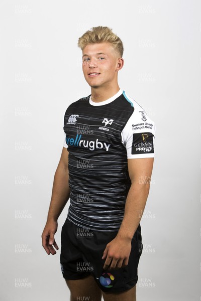 240718 - Ospreys Rugby Squad Headshots - Ben Cambriani