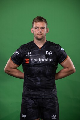 090922 - Ospreys Rugby Squad Portraits - Dan Lydiate