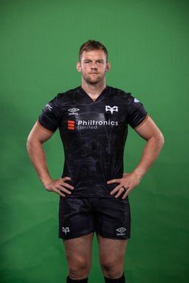 090922 - Ospreys Rugby Squad Portraits - Dan Lydiate