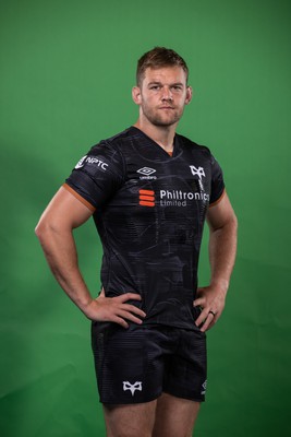 090922 - Ospreys Rugby Squad Portraits - Dan Lydiate