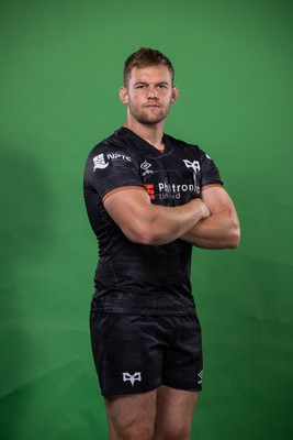 090922 - Ospreys Rugby Squad Portraits - Dan Lydiate