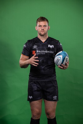 090922 - Ospreys Rugby Squad Portraits - Dan Lydiate