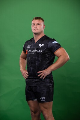 090922 - Ospreys Rugby Squad Portraits - Dewi Lake