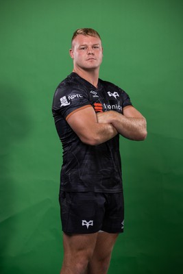 090922 - Ospreys Rugby Squad Portraits - Dewi Lake