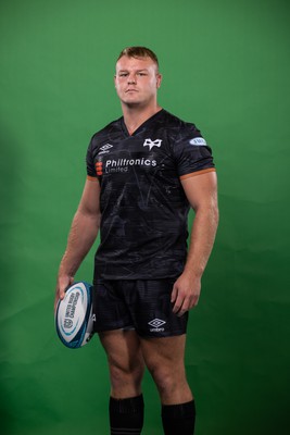 090922 - Ospreys Rugby Squad Portraits - Dewi Lake