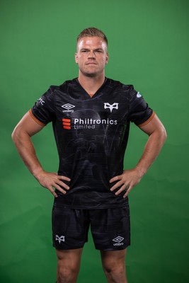 090922 - Ospreys Rugby Squad Portraits - Gareth Anscombe