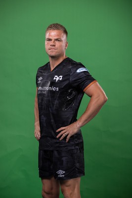 090922 - Ospreys Rugby Squad Portraits - Gareth Anscombe