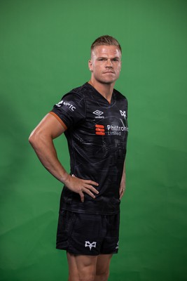 090922 - Ospreys Rugby Squad Portraits - Gareth Anscombe