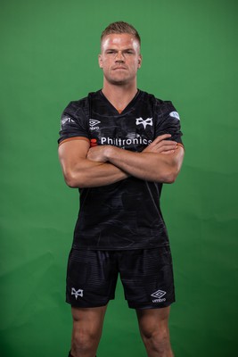 090922 - Ospreys Rugby Squad Portraits - Gareth Anscombe