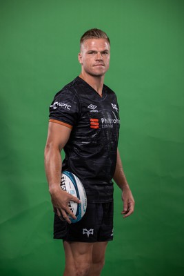 090922 - Ospreys Rugby Squad Portraits - Gareth Anscombe