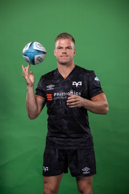 090922 - Ospreys Rugby Squad Portraits - Gareth Anscombe