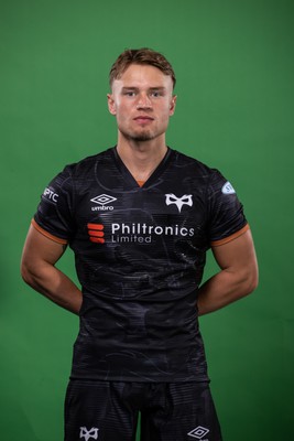 090922 - Ospreys Rugby Squad Portraits - Harri Morgan