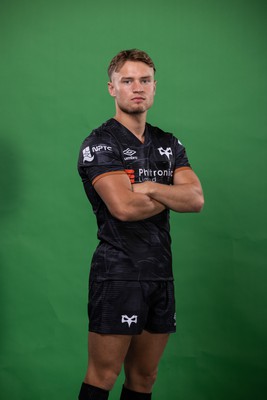 090922 - Ospreys Rugby Squad Portraits - Harri Morgan