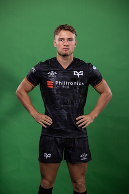 090922 - Ospreys Rugby Squad Portraits - Harri Morgan