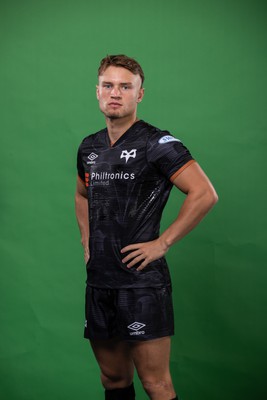 090922 - Ospreys Rugby Squad Portraits - Harri Morgan