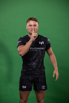 090922 - Ospreys Rugby Squad Portraits - Harri Morgan